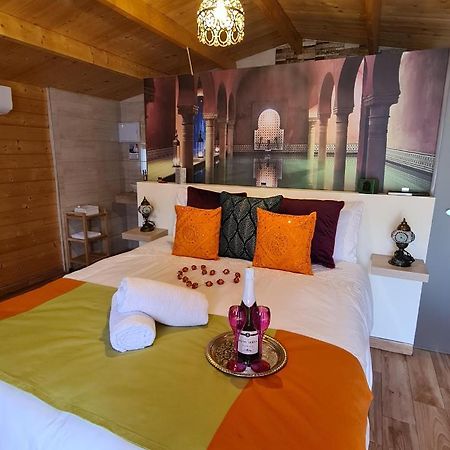 Mahalo Glamping Hotel Fuengirola Exterior photo