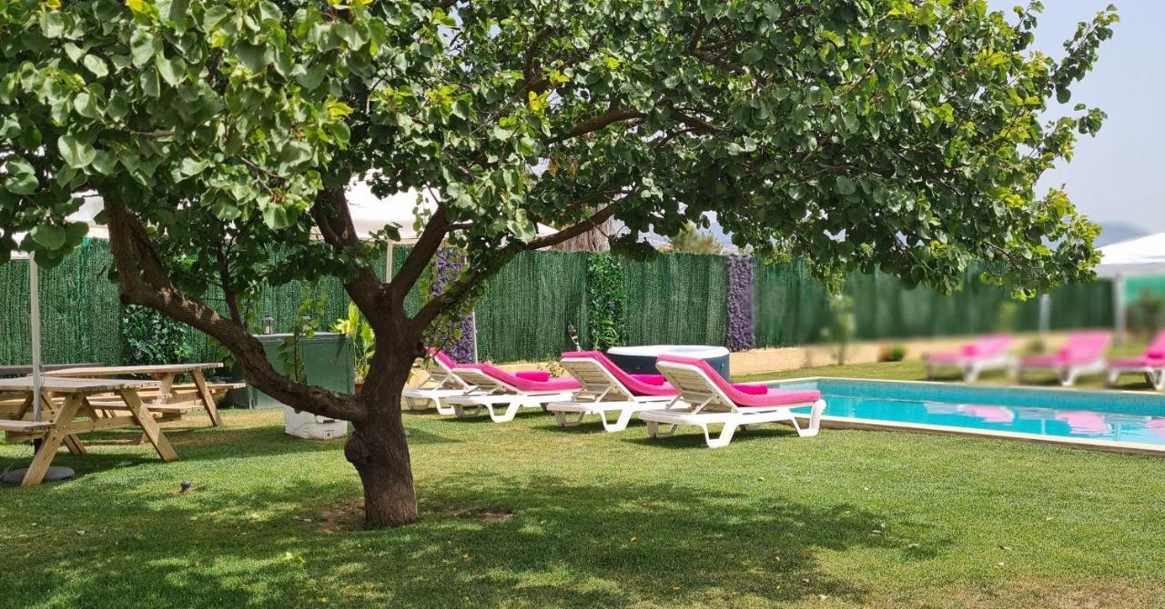 Mahalo Glamping Hotel Fuengirola Exterior photo